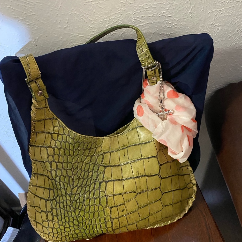 Chic Green Crocodile-Embossed Hobo Bag